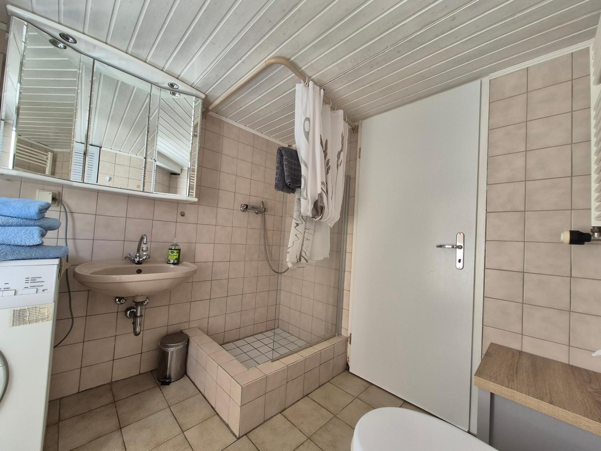 フレンスブルクUntergeschoss, Kaelder, Basement In Ruhiger Wohngegendアパートメント エクステリア 写真