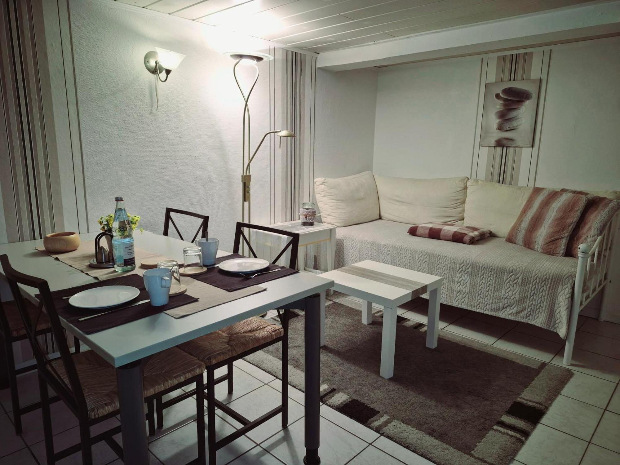 フレンスブルクUntergeschoss, Kaelder, Basement In Ruhiger Wohngegendアパートメント エクステリア 写真